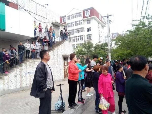 突發(fā)！青島一居民樓發(fā)生爆燃！已造1人死亡，7人受傷！3公里外有震感…